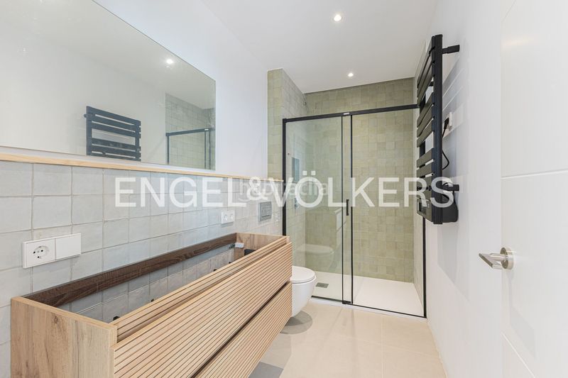 Foto f1753a16-db0f-40d9-a79f-bd54f7530e4e. Casa amb calefacció aparcament a Sants-Badal Barcelona