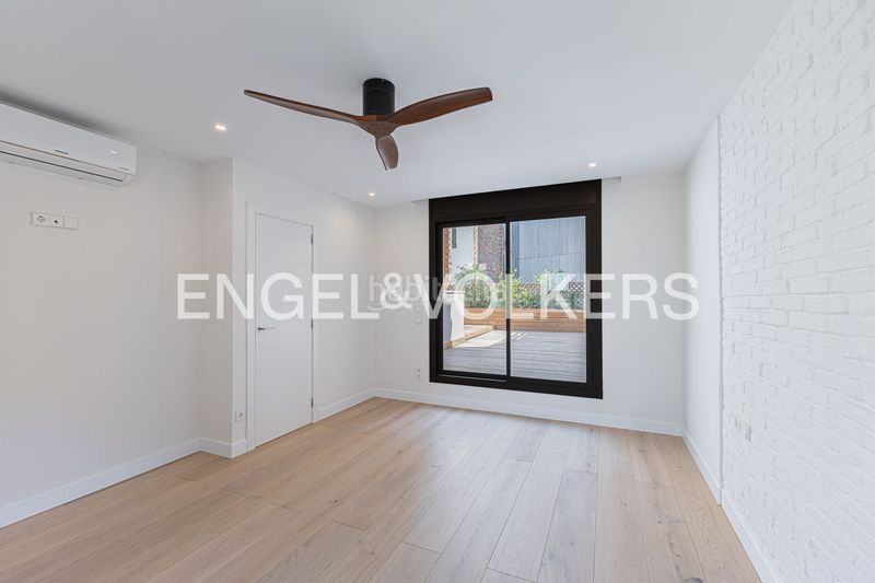 Foto f3b4eaa6-e21d-43d9-9300-13d0827cee0f. Casa amb calefacció aparcament a Sants-Badal Barcelona