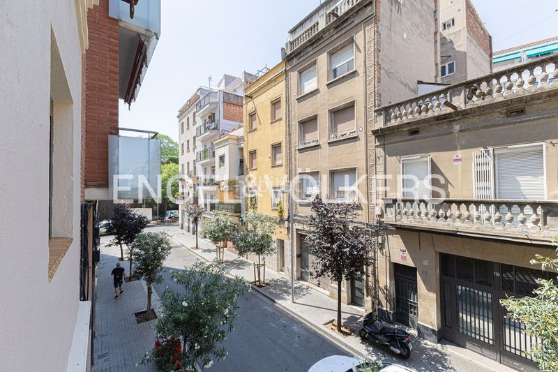 Foto f623e6cf-f06d-4e5f-808c-70a9a045796e. Casa amb calefacció aparcament a Sants-Badal Barcelona