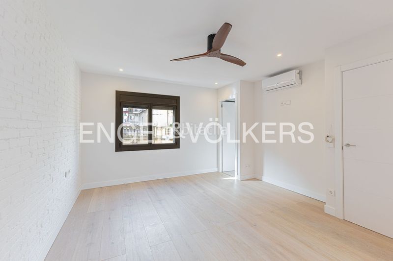 Foto f679f313-9e0e-43db-9e30-edba56d8fa4f. Casa amb calefacció aparcament a Sants-Badal Barcelona