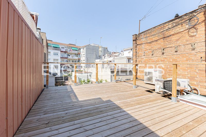 Foto f713b67c-619e-4529-8872-c125507f8255. Casa amb calefacció aparcament a Sants-Badal Barcelona