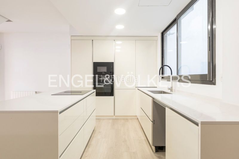 Foto 487e0a98-0aea-4bce-b382-97d474867440. Dúplex amb calefacció piscina a Putget - Farró Barcelona