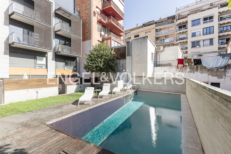 Foto 647a7454-bd83-413e-a36b-93595ac476a5. Dúplex amb calefacció piscina a Putget - Farró Barcelona