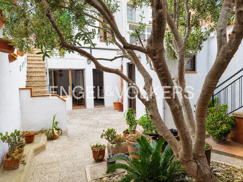 Foto f8239f35-2d15-467e-9692-d7b14ba2bf9a. Casa amb calefacció aparcament a Centre Pineda de Mar
