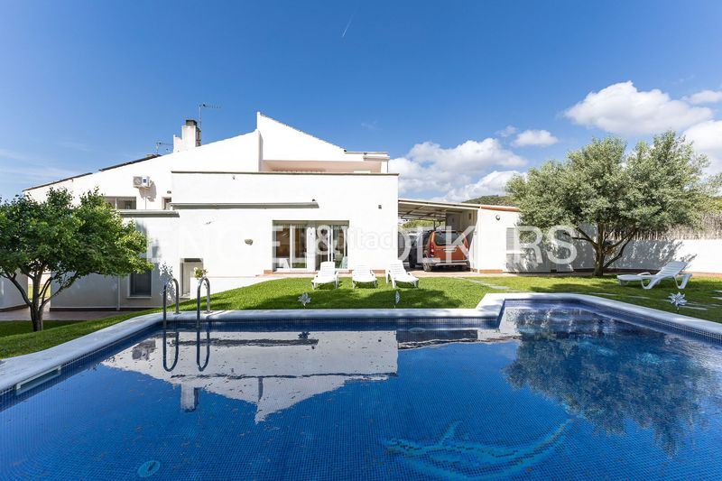 Foto 1270966a-8929-459f-b789-c3308cd5f0ac. Casa amb calefacció aparcament piscina a Mas Mel Calafell