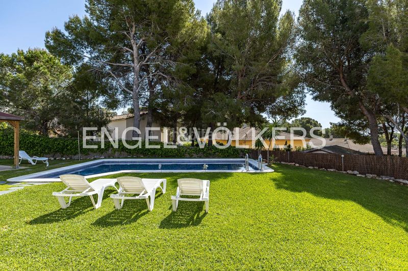Foto 7729e949-65a1-435e-a9b8-539ad4881da5. Casa amb calefacció aparcament piscina a Mas Mel Calafell