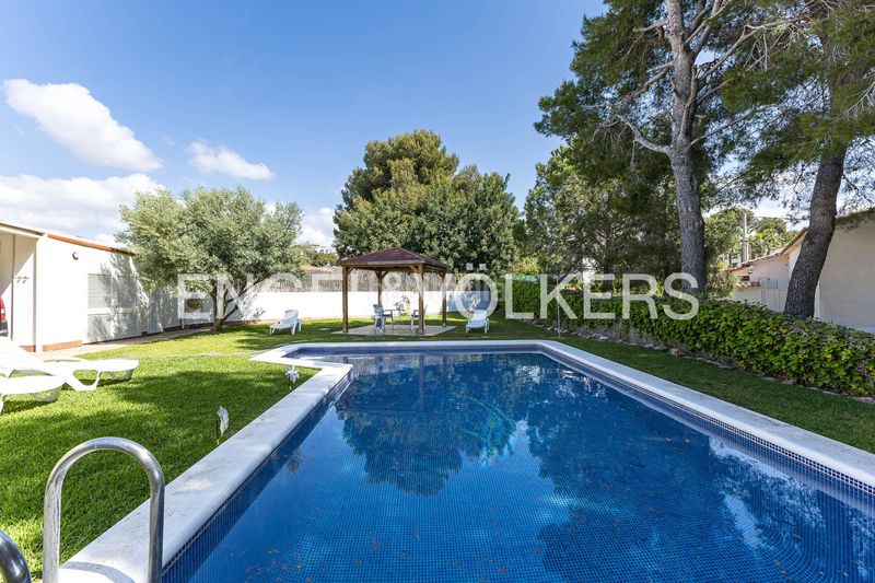 Foto db177cc4-5710-4d6c-80dd-0cb8b4063eee. Casa amb calefacció aparcament piscina a Mas Mel Calafell