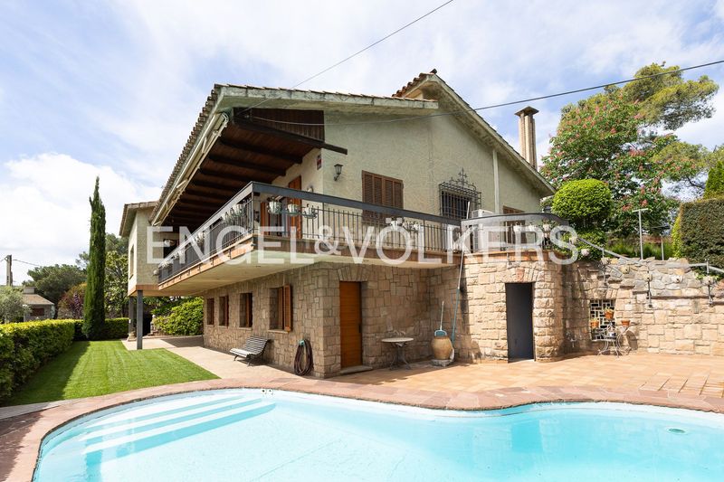 Foto ae3d02d9-e12d-4d95-8831-4aae6c21ee43. Casa amb calefacció aparcament piscina a Sant Feliu de Codines