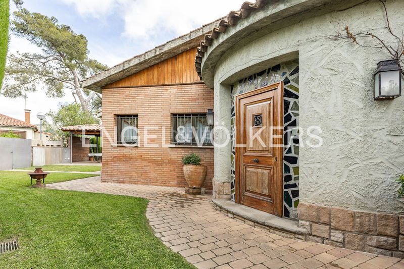 Foto b5eb9662-2393-4a27-acf5-1d94c3ec35f8. Casa amb calefacció aparcament piscina a Sant Feliu de Codines