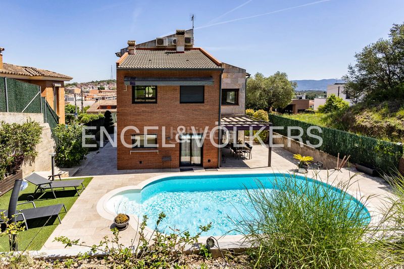 Foto b1cc1e36-1e66-4f1e-a733-7df09ed5d636. Casa amb calefacció piscina a Masquefa