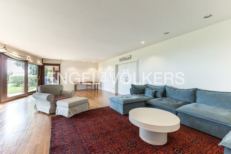 Foto 33a7b088-b967-42a9-9611-dc2275eabae9. Casa amb calefacció aparcament piscina a Vallvidrera - Tibidabo - Les Planes Barcelona