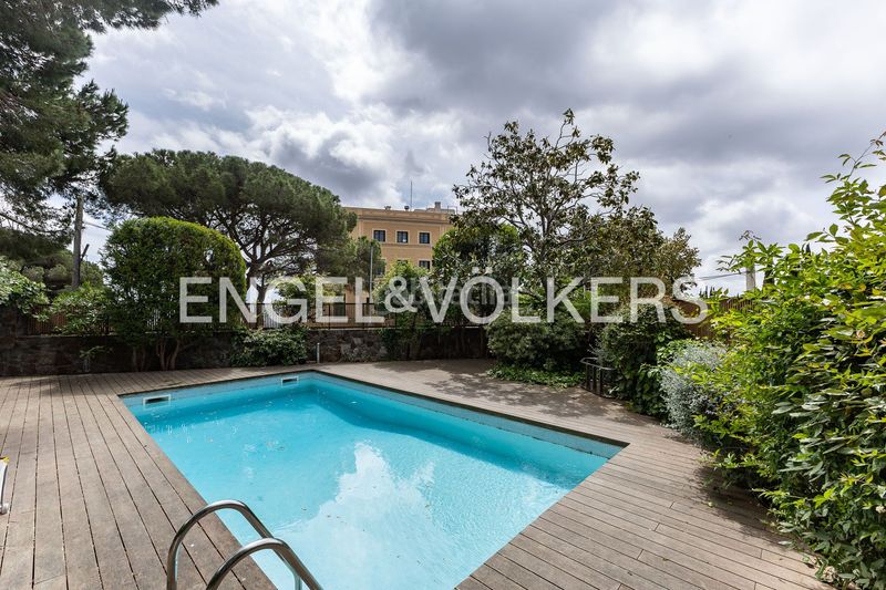 Foto 7f68d8a9-3d41-4adb-adfc-4ee93db8ef69. Casa amb calefacció aparcament piscina a Vallvidrera - Tibidabo - Les Planes Barcelona