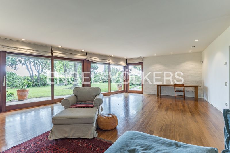 Foto be0d0e7c-073e-484c-a768-45fc69f8dcf8. Casa amb calefacció aparcament piscina a Vallvidrera - Tibidabo - Les Planes Barcelona