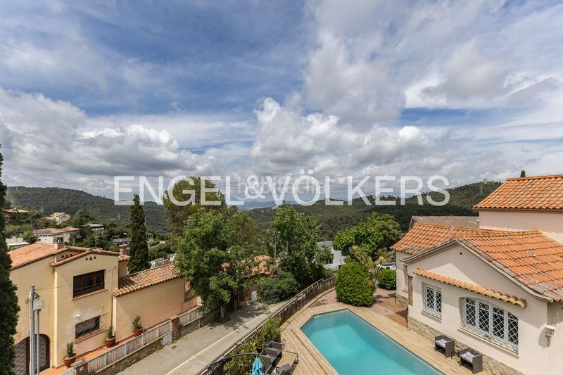 Foto f39077c6-50f1-40e7-be84-1a04d5215b3f. Casa amb calefacció aparcament piscina a Vallvidrera - Tibidabo - Les Planes Barcelona