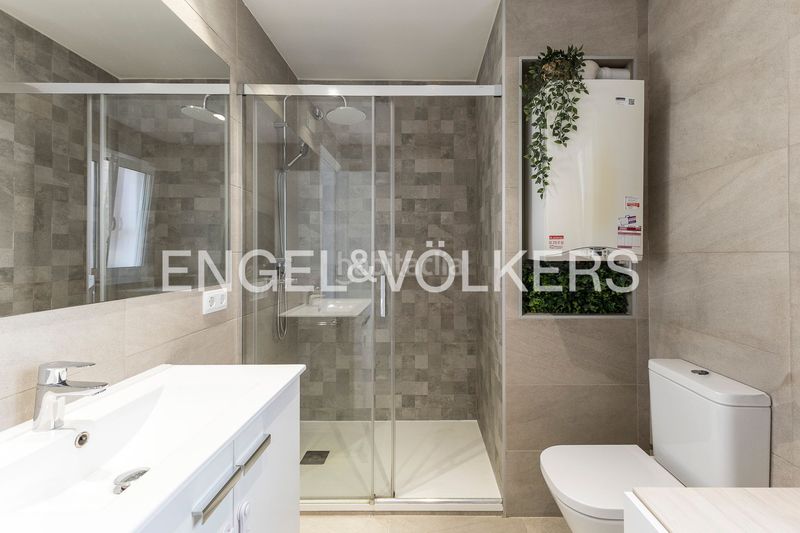 Foto a915b688-dcd1-46c6-add7-fef3b7a20ab8. Àtic amb calefacció a Vila de Gràcia Barcelona