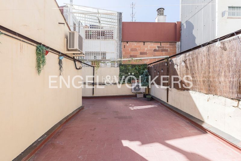 Foto e6df25e3-dc08-4bfb-acfc-acac17a72749. Àtic amb calefacció a Vila de Gràcia Barcelona