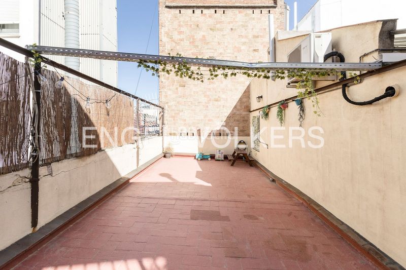 Foto ef281d85-6f48-45f9-8950-b893a33ad029. Àtic amb calefacció a Vila de Gràcia Barcelona