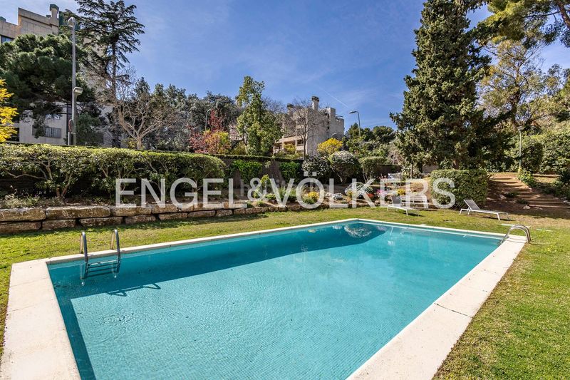 Foto 85a2ced0-48ef-4a0b-a802-f53fd75a9bbd. Pis amb calefacció aparcament piscina a Pedralbes Barcelona