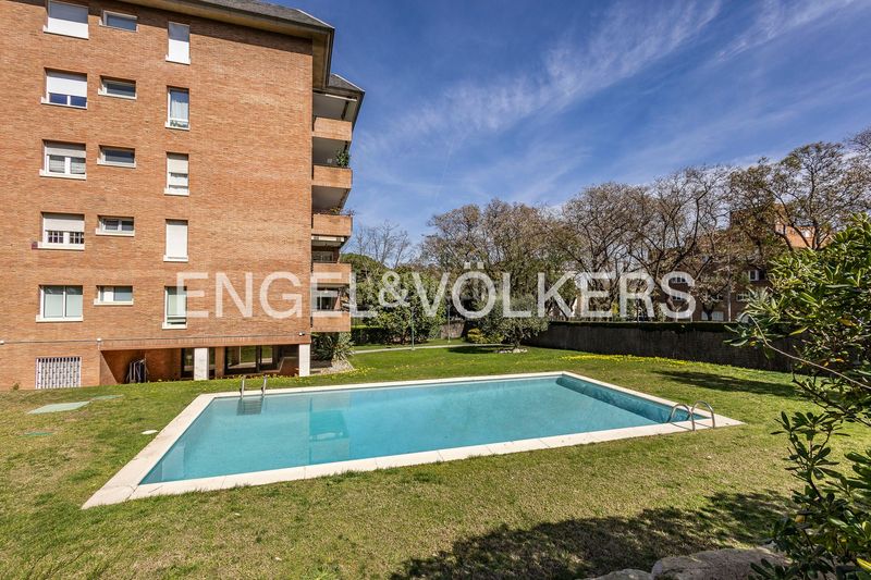 Foto 8e24069b-c484-481b-b6e0-d4bc68e71ac4. Pis amb calefacció aparcament piscina a Pedralbes Barcelona