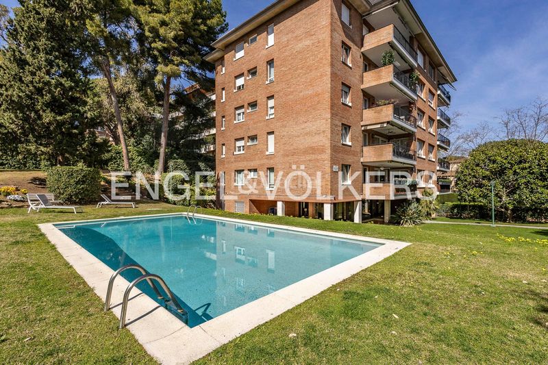Foto fa197ccd-d35f-4bab-97ca-9ffbcbc98cfb. Pis amb calefacció aparcament piscina a Pedralbes Barcelona
