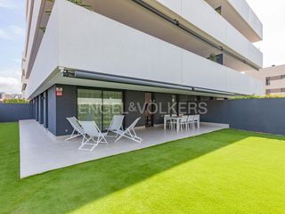Miete Erdgeschoss in La Plana. Magnifica planta baja con  3 dormitorios dobles, jardín privado