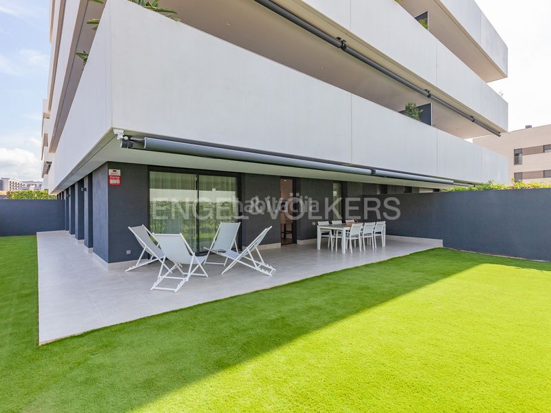 Foto 0b535866-d232-4cfc-9c09-d31f98fe7799. Rent ground floor with heating parking pool in La Plana Sitges