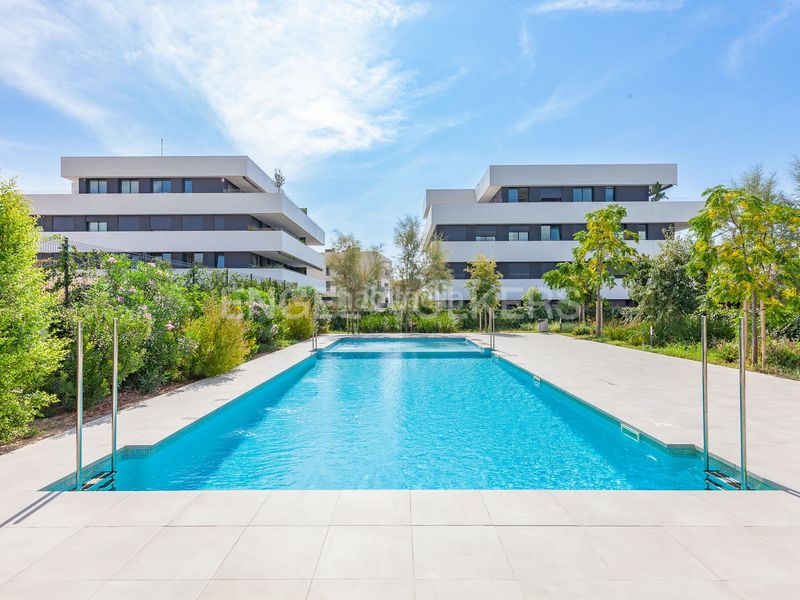 Foto 1152ecc2-6f73-4e83-a2c5-d79895622108. Rent ground floor with heating parking pool in La Plana Sitges