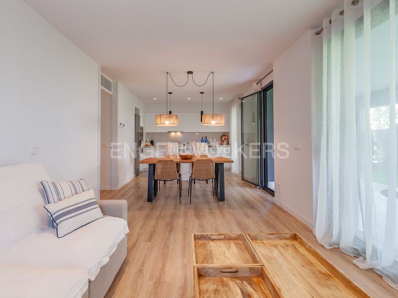 Foto 5295fffb-1912-420b-adbe-155fcb113876. Rent ground floor with heating parking pool in La Plana Sitges