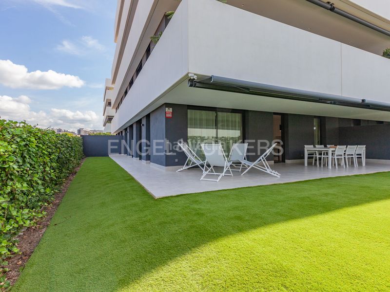 Foto 5d74db94-7393-4b17-a588-07a8efcf0442. Rent ground floor with heating parking pool in La Plana Sitges