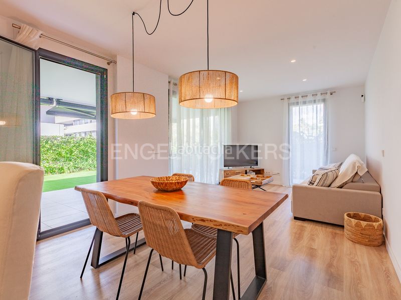 Foto 759ad5af-e187-439a-9d18-5caff92c4200. Rent ground floor with heating parking pool in La Plana Sitges
