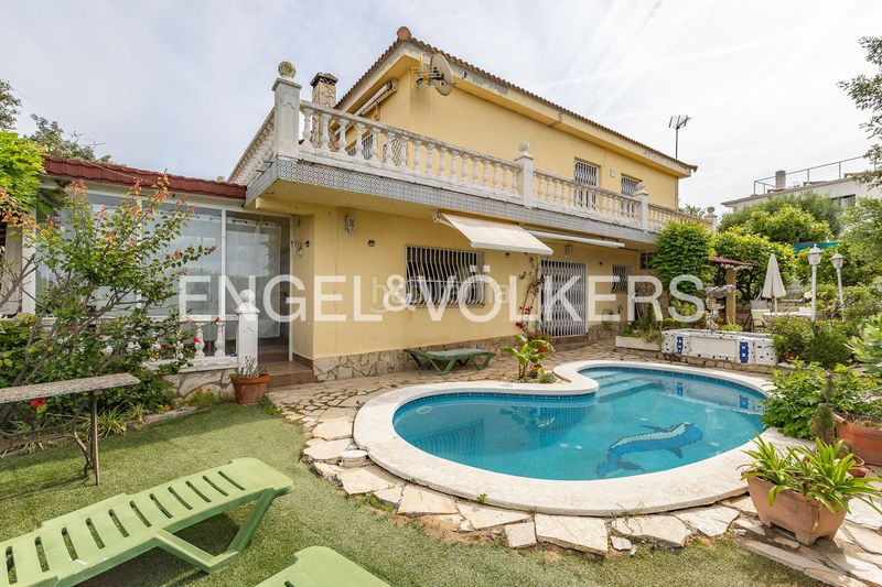 Foto 4d0b506d-2289-4a9e-80b7-0cd9c8498718. Casa amb calefacció aparcament piscina a Urbanitzacions Arenys de Mar