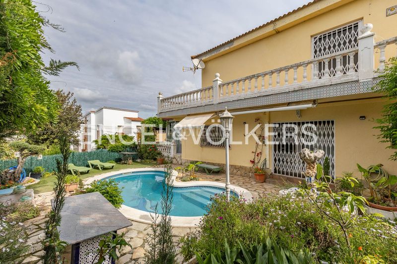 Foto ba116730-3880-4f2c-9098-f73afd7d2072. Casa amb calefacció aparcament piscina a Urbanitzacions Arenys de Mar