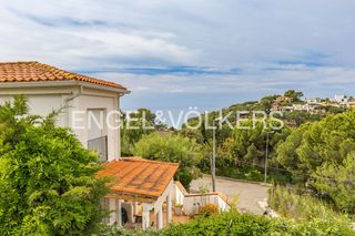 Haus in Urbanitzacions. Casa con piscina y excelentes vistas al mar en arenys de mar