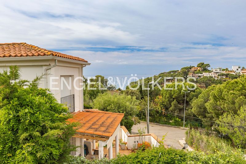 Foto f7831133-a986-4d0a-9285-cccdbc868e1e. Casa amb calefacció aparcament piscina a Urbanitzacions Arenys de Mar