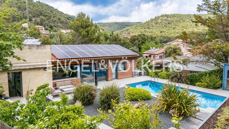 Foto 4f3c65b1-ea33-4ea0-9d51-95da2eeba611. Casa amb calefacció aparcament piscina a Matadepera