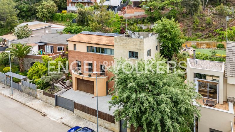 Foto a6c8cf2e-a851-4d2e-bc42-41944e096014. Casa amb calefacció aparcament piscina a Matadepera