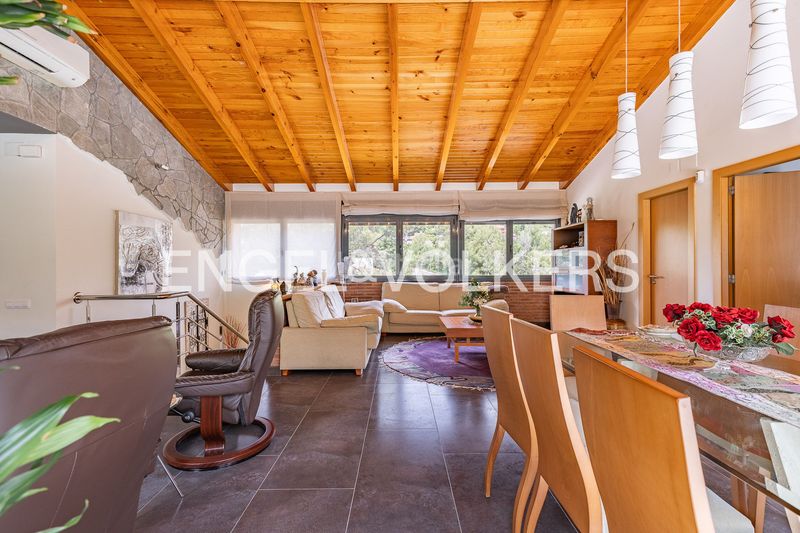 Foto df439761-c9a7-4e20-bf76-e3bf3ea7a598. Casa amb calefacció aparcament piscina a Matadepera