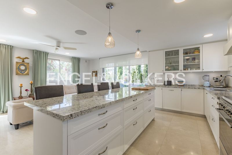 Foto 0eafdcd1-2e9b-4369-a439-e775ce2e47b1. Casa amb calefacció aparcament a Baixador Castelldefels