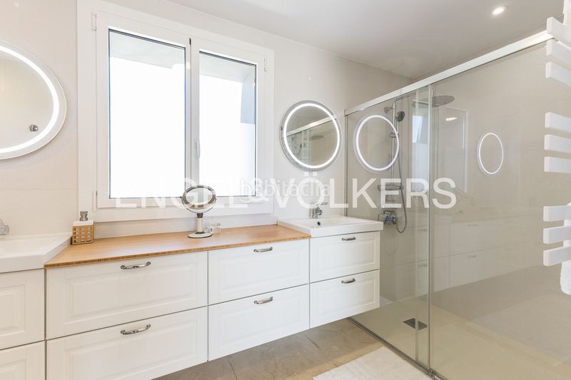 Foto cc597354-3f04-419b-9ebd-c25b6aa8840a. Casa amb calefacció aparcament a Baixador Castelldefels