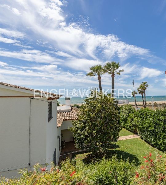Foto dd74bc2e-c5d8-4545-9cfe-c6e81c9dee06. Casa amb calefacció aparcament a Baixador Castelldefels