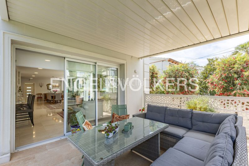 Foto ec8c14b2-4850-4547-a160-491ee9a980b8. Casa amb calefacció aparcament a Baixador Castelldefels