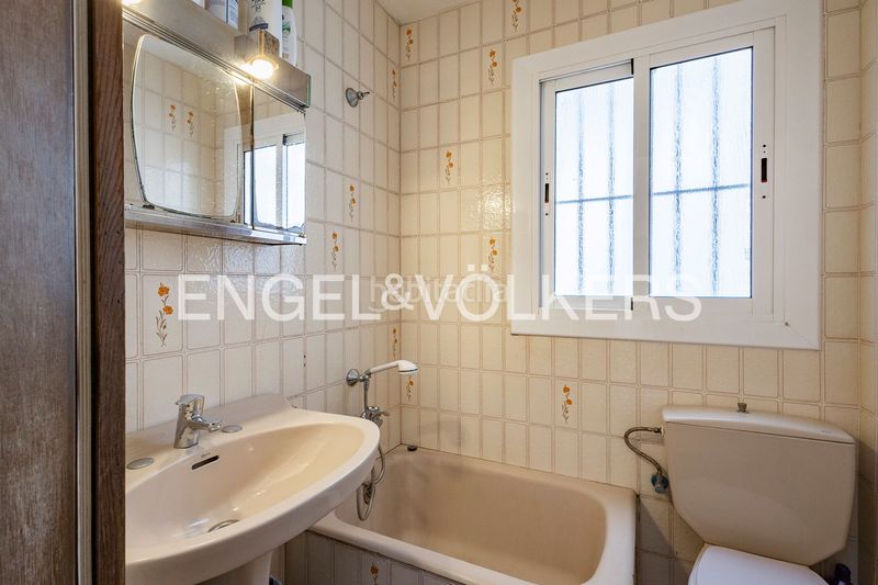Foto 889ad6ee-1148-4707-83ee-d0b26ae34c5b. Casa amb calefacció a Finestrelles Esplugues de Llobregat