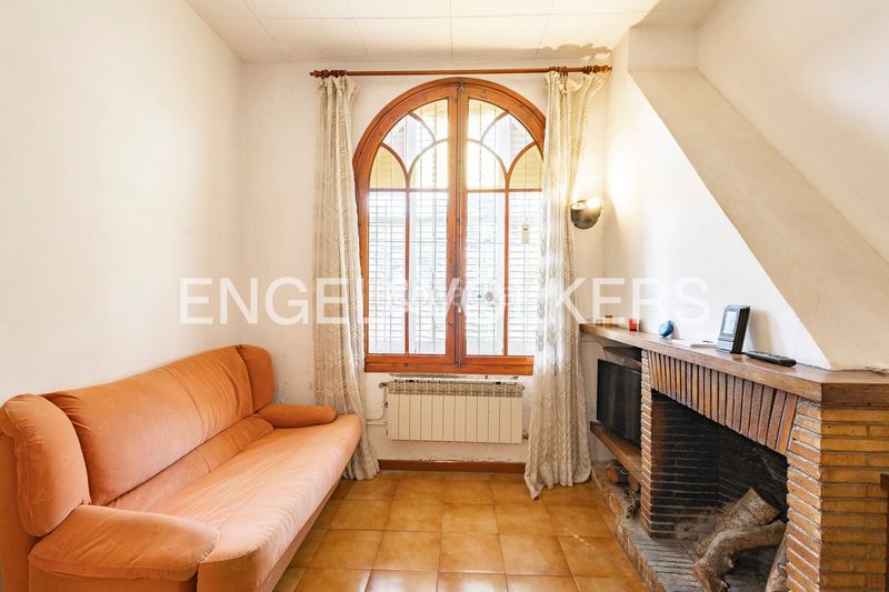 Foto a12fd201-a416-4236-9e92-109de8953b51. Casa amb calefacció a Finestrelles Esplugues de Llobregat