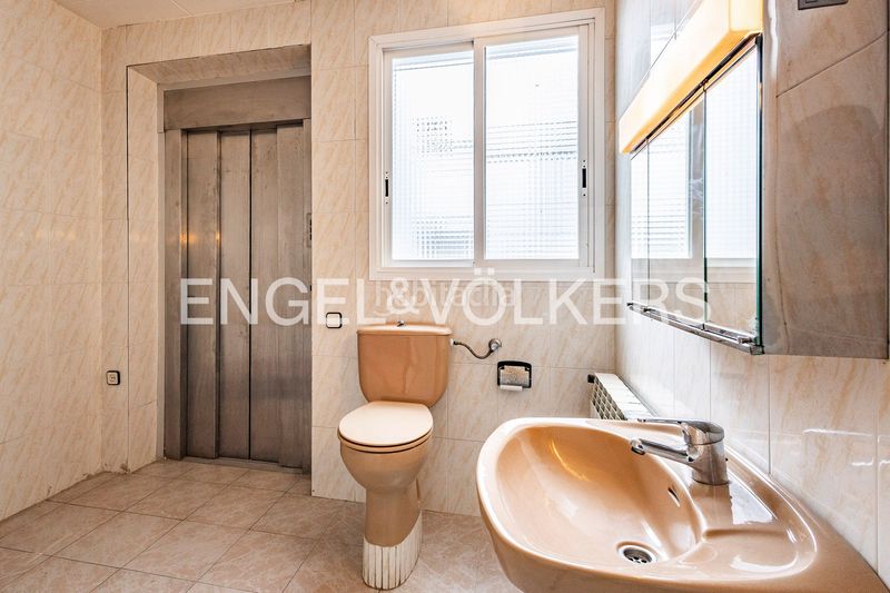 Foto a50e122a-43a1-4ebf-bb65-8df5e8ee6941. Casa amb calefacció a Finestrelles Esplugues de Llobregat