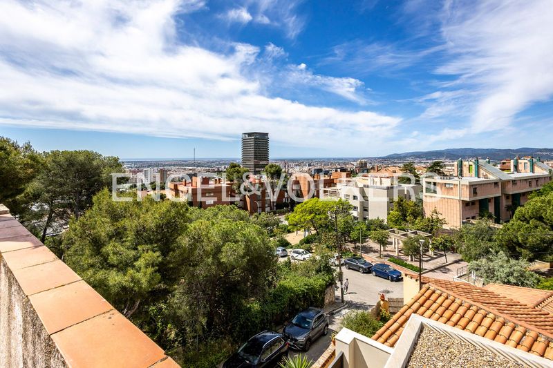 Foto cad2c561-7dad-4a04-af71-832b07a01a37. Casa amb calefacció a Finestrelles Esplugues de Llobregat