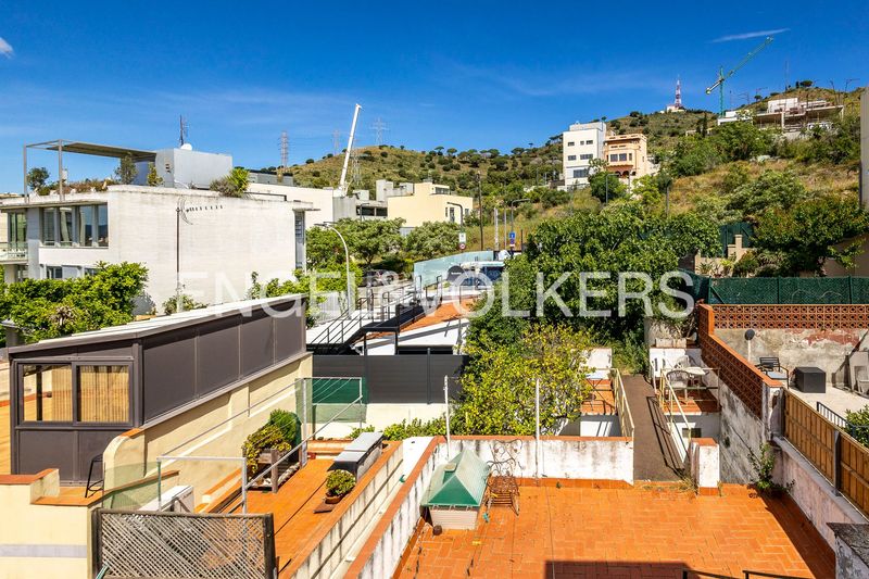Foto db57b86d-8a98-4296-8940-ef17cff13d6f. Casa amb calefacció a Finestrelles Esplugues de Llobregat