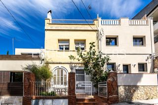 Casa in Finestrelles. Casa a reformar en finestrelles