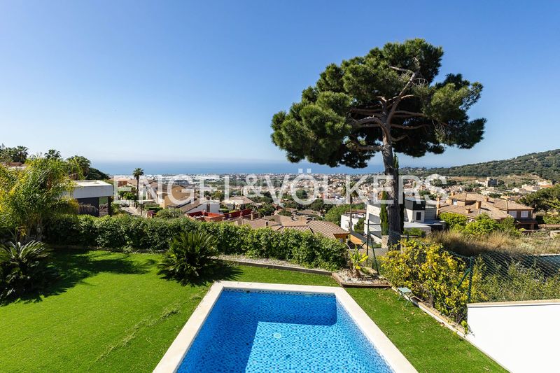 Foto e7df1e60-06b2-41dc-b146-799c73a63588. Casa amb calefacció aparcament piscina a Vilassar de Dalt