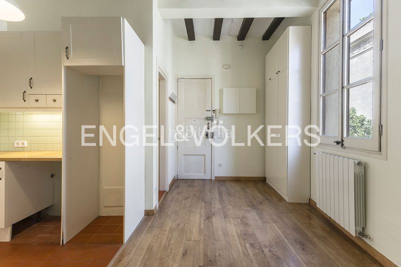 Foto bc3dabb3-e0c7-43a1-a3ec-3844895c9426. Pis amb calefacció a Raval Barcelona