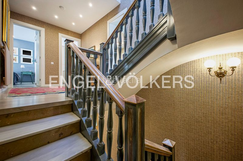 Foto 0db0be99-3c23-444e-977c-d3473f741426. Casa amb calefacció aparcament a Putget - Farró Barcelona